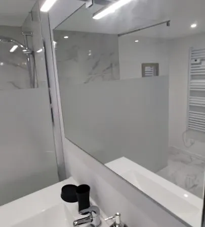 Апартаменты Le Celestin - Centre-ville Avec Terrasse Et Salon De Jardin